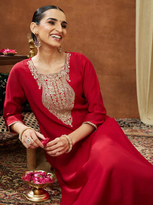 Saheli Women's Maroon Silk Blend Yoke Embroidered Straight Kurta