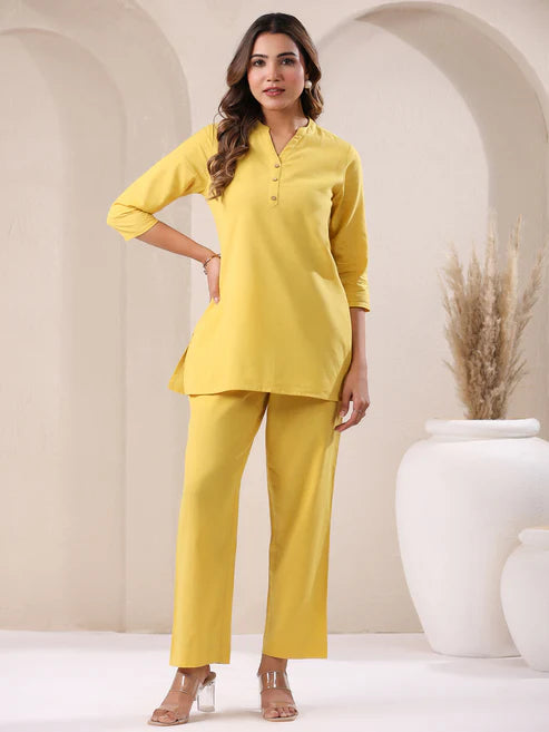 Saheli Yellow Cotton Solid Straight Pant