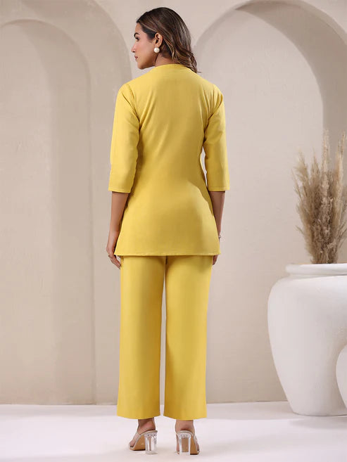 Saheli Yellow Cotton Solid Straight Pant