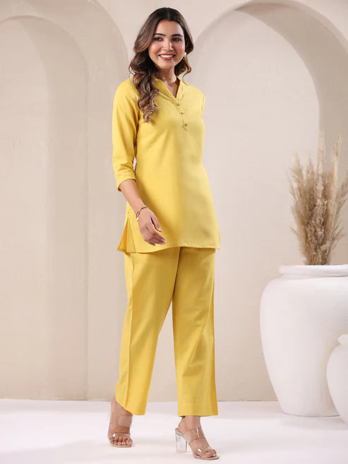 Saheli Yellow Cotton Solid Straight Pant