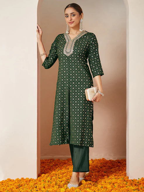 Saheli Women's Dark Green Silk Blend Yoke Embroidered Straight Front-slit Kurta Pant Set