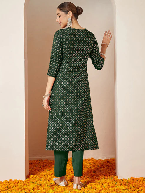 Saheli Women's Dark Green Silk Blend Yoke Embroidered Straight Front-slit Kurta Pant Set