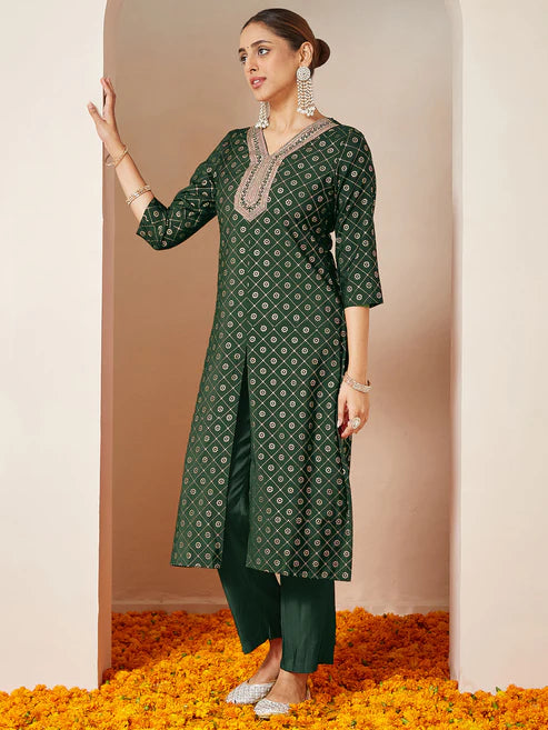 Saheli Women's Dark Green Silk Blend Yoke Embroidered Straight Front-slit Kurta Pant Set