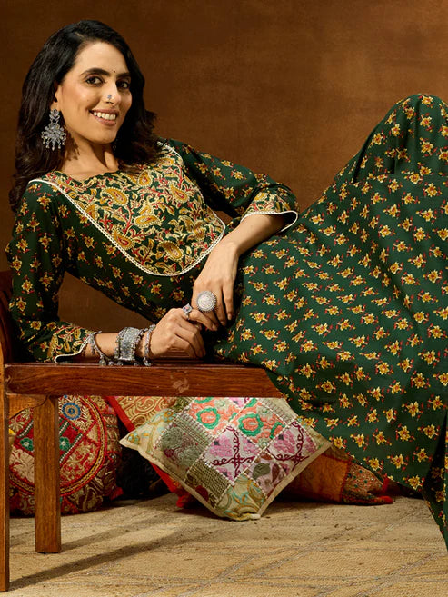 Saheli Women's Green Pure Cotton Floral Printed Straight Kurta Set