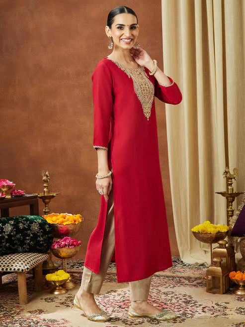 Saheli Women's Maroon Silk Blend Yoke Embroidered Straight Kurta