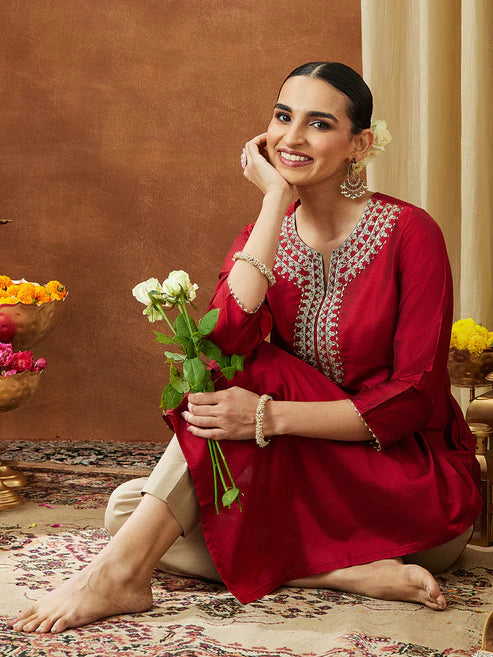 Saheli Women's Maroon Chanderi Silk Zari Yoke Embroidered Straight Kurta