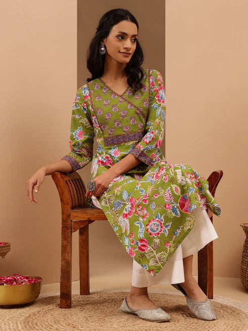 Saheli Women's Green Pure Cotton Floral Printed Straight Kurta