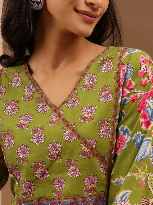 Saheli Women's Green Pure Cotton Floral Printed Straight Kurta