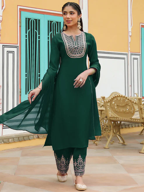 Saheli Women's Dark Green Chanderi Silk Zari Embroidered Straight Kurta Set