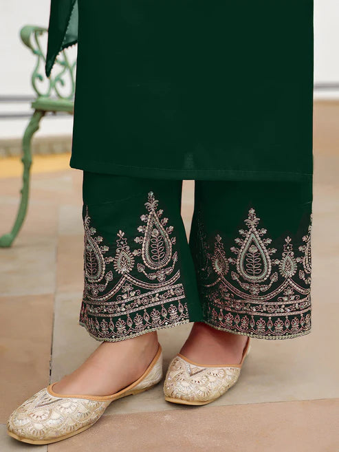 Saheli Women's Dark Green Chanderi Silk Zari Embroidered Straight Kurta Set