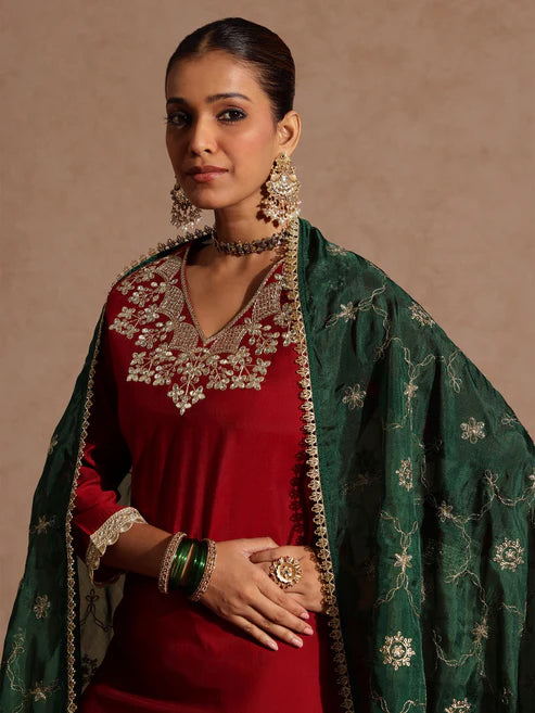 Saheli Women's Maroon Silk Blend Zari Embroidered Straight Kurta Set