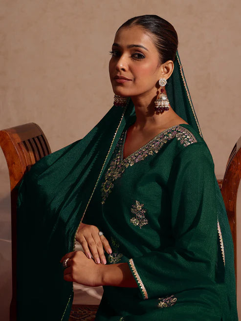 Saheli Women's Bottle Green Silk Blend Zari Embroidered Straight Kurta Set