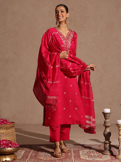 Saheli Women's Pink Silk Blend Embroidered Straight Kurta Set