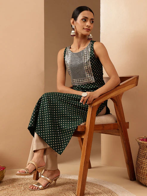 Saheli Women's Dark Green Silk Blend Zari Yoke Embroidered Gold Printed Straight Kurta