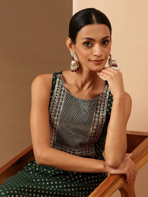 Saheli Women's Dark Green Silk Blend Zari Yoke Embroidered Gold Printed Straight Kurta