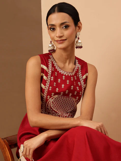 Saheli Women's Red Silk Blend Zari Embroidered Straight Kurta