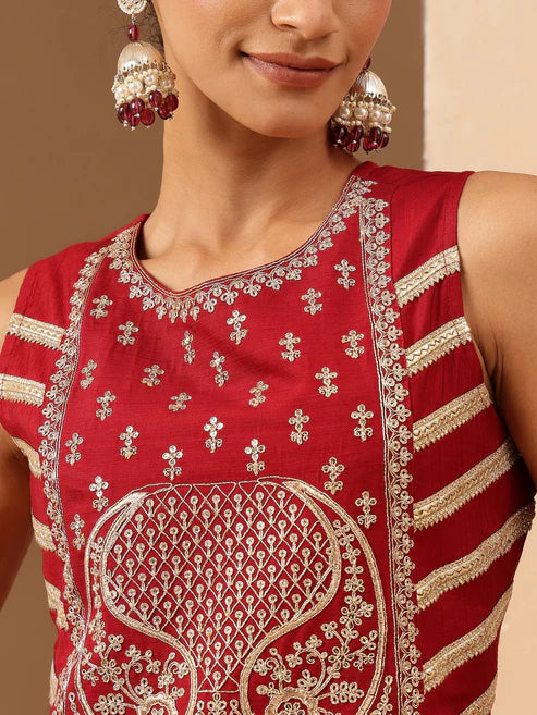 Saheli Women's Red Silk Blend Zari Embroidered Straight Kurta