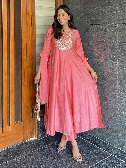 Saheli Women's Light Pink Chanderi Silk Zari Yoke Embroidered Anarkali Kurta Set